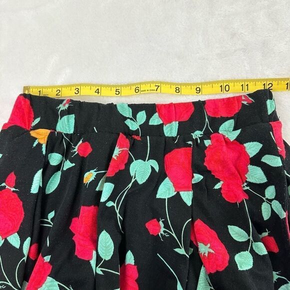 LuLaRoe S Madison Box Pleated Midi Skirt Rose And Vine Print Black Red Pull On - Picture 6 of 7